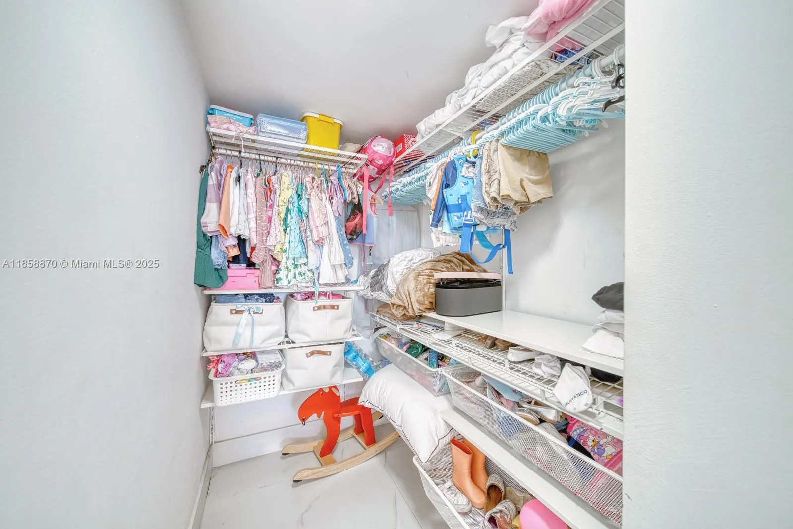 7601 E Treasure Dr, #2424
