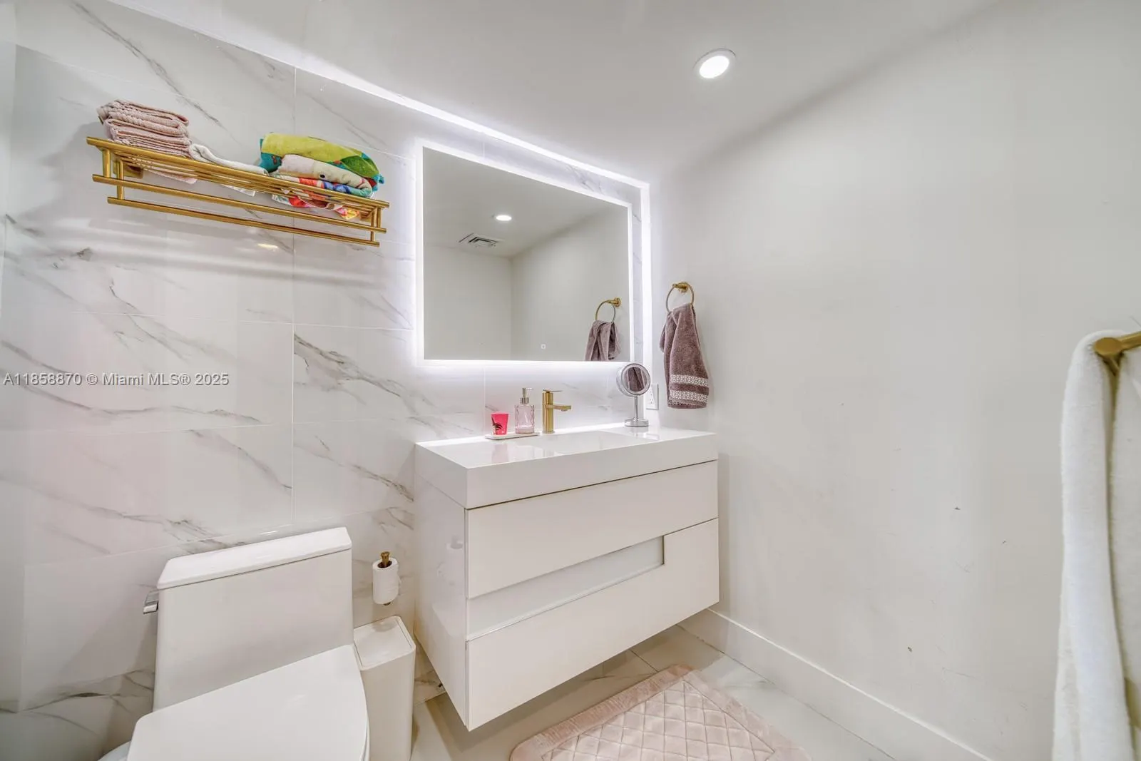 7601 E Treasure Dr, #2424