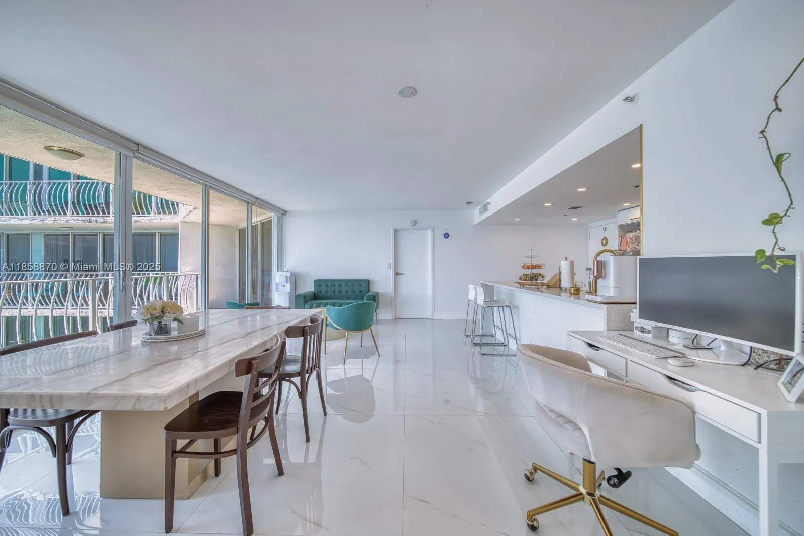 7601 E Treasure Dr, #2424