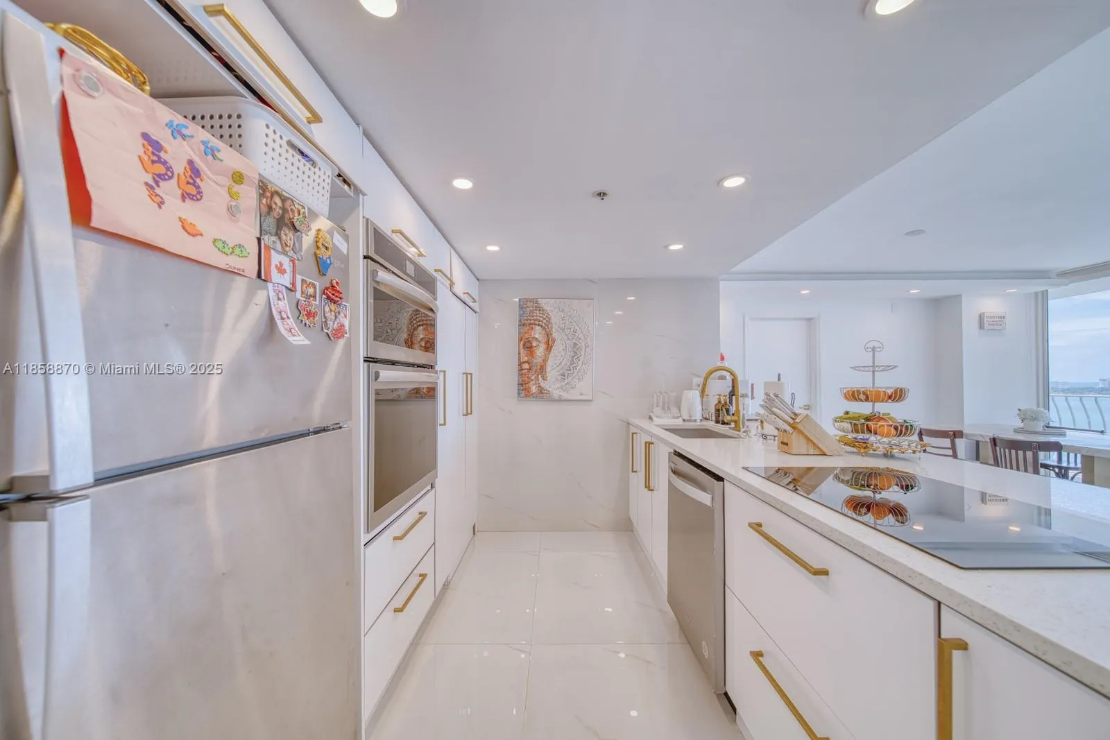 7601 E Treasure Dr, #2424