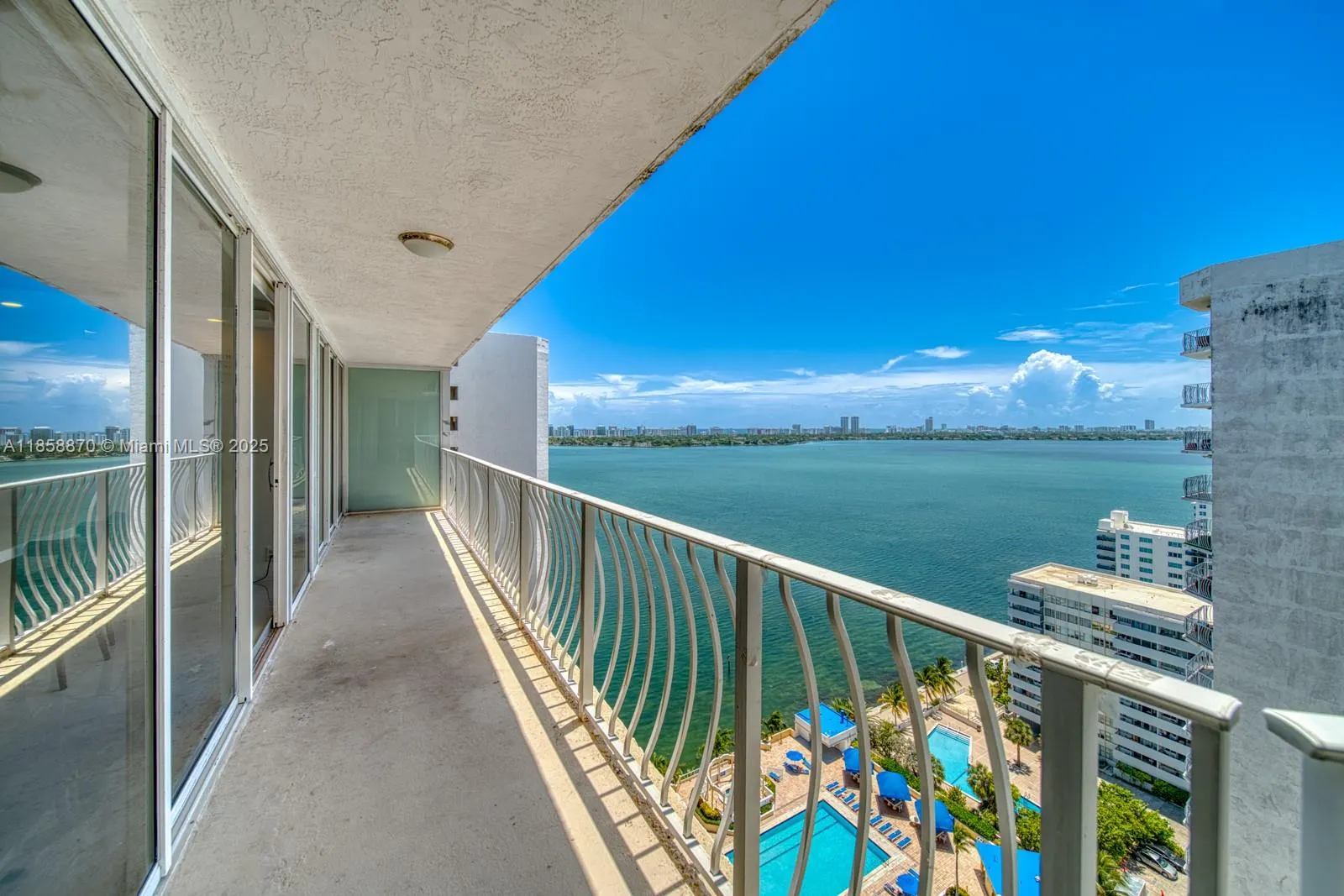7601 E Treasure Dr, #2424