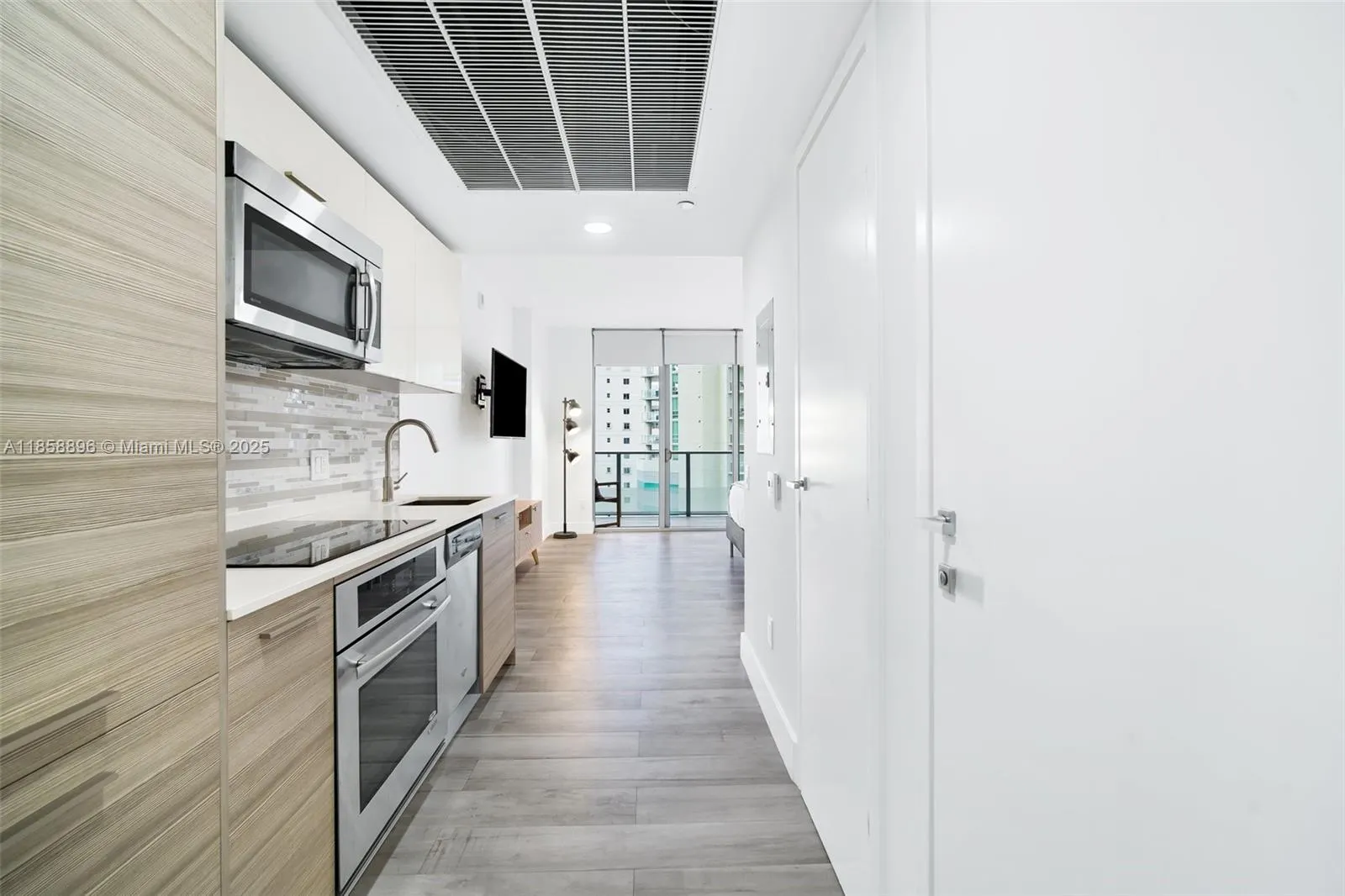 1300 Brickell Bay Dr, #905