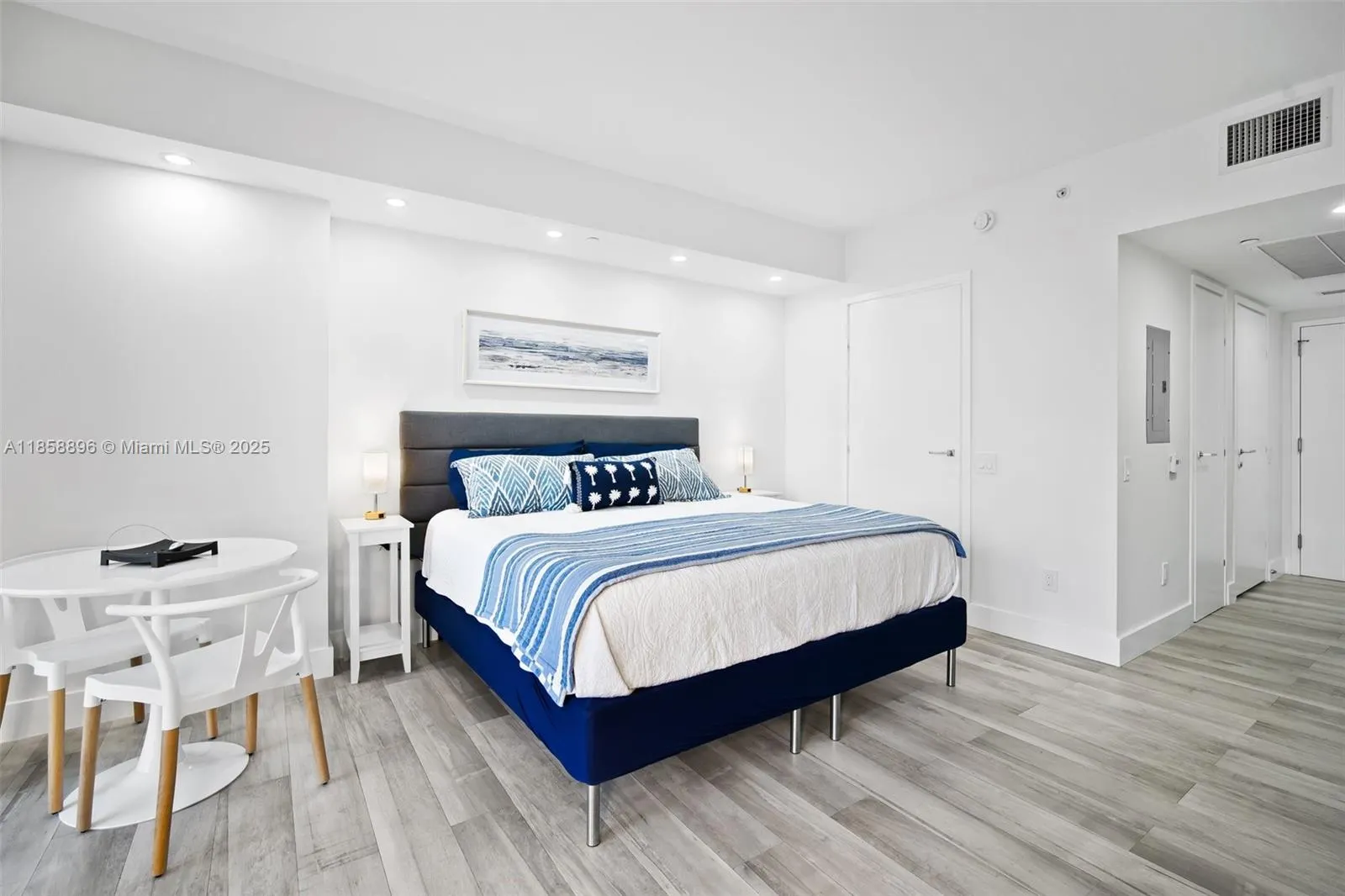 1300 Brickell Bay Dr, #905