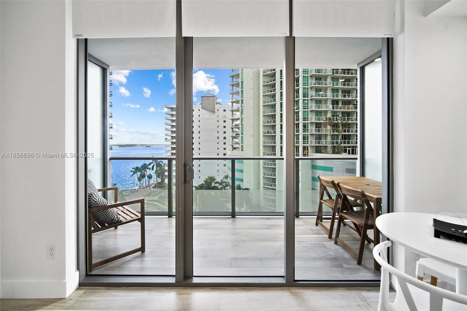 1300 Brickell Bay Dr, #905