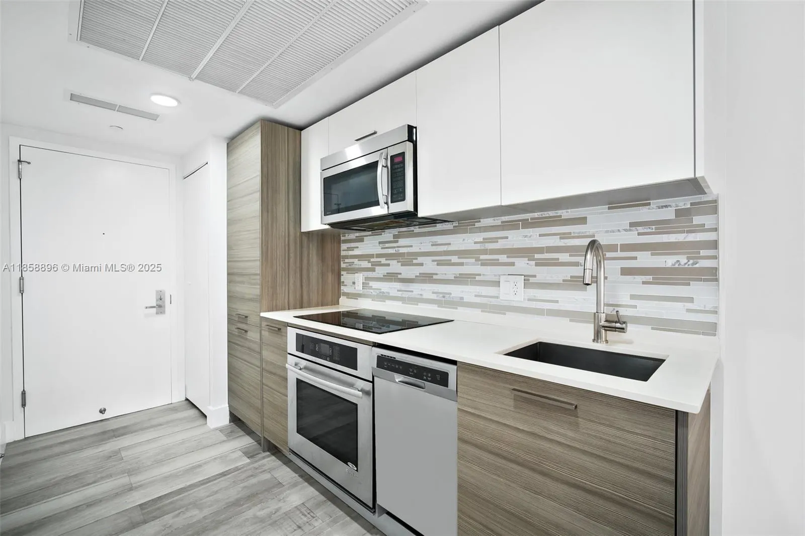 1300 Brickell Bay Dr, #905