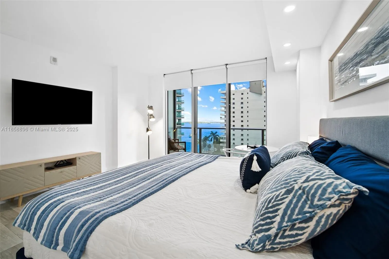 1300 Brickell Bay Dr, #905
