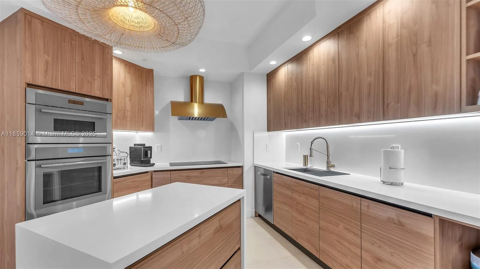 60 Edgewater Dr, #9H