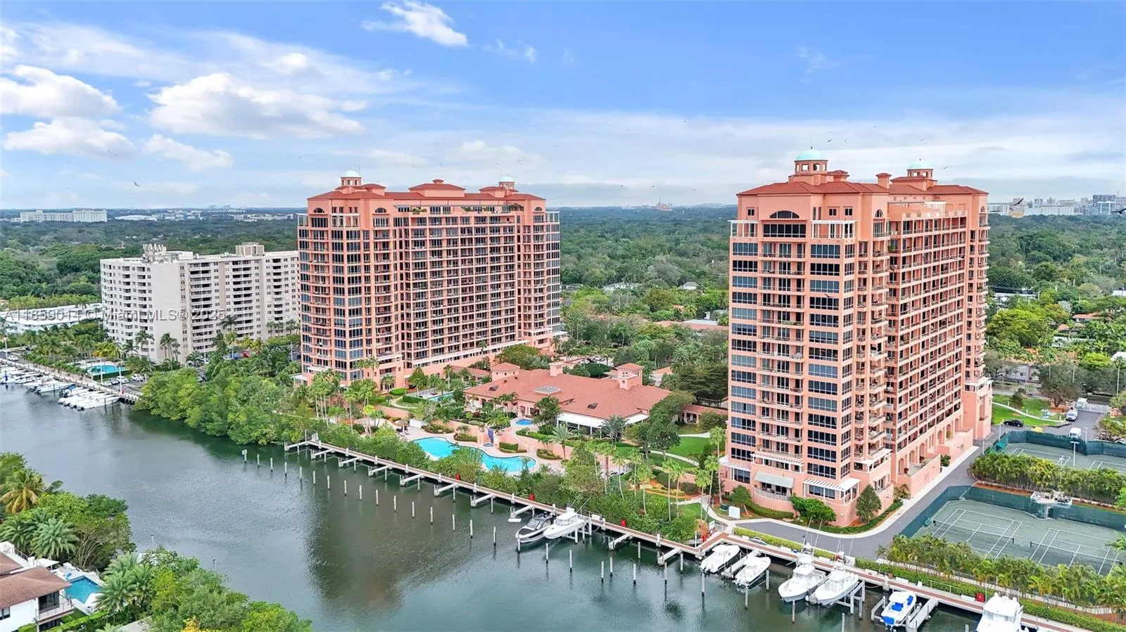 60 Edgewater Dr, #9H