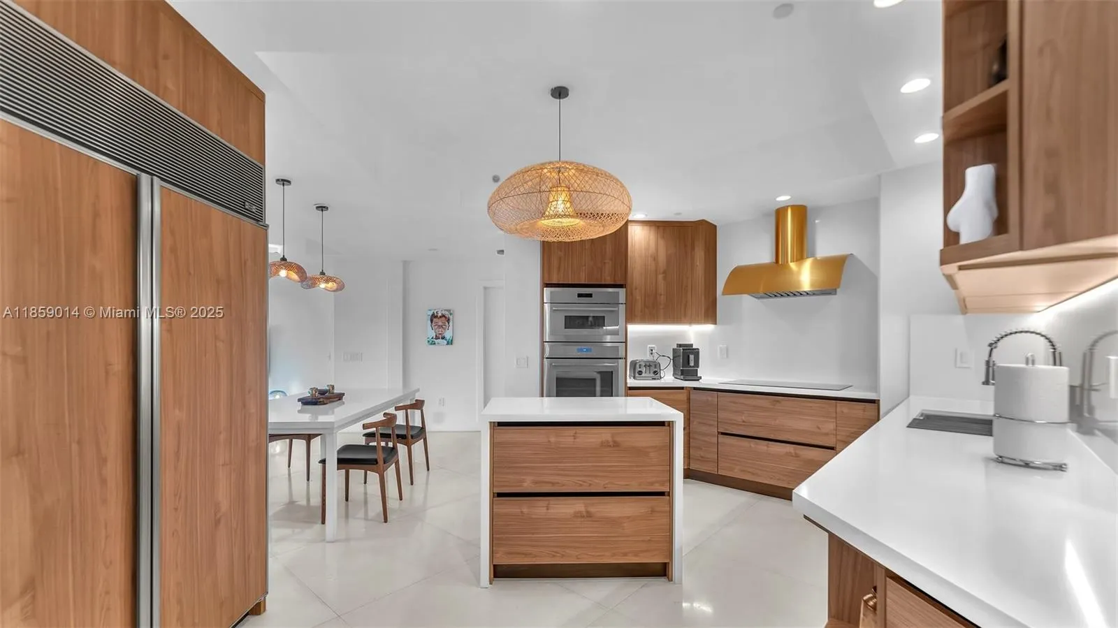 60 Edgewater Dr, #9H