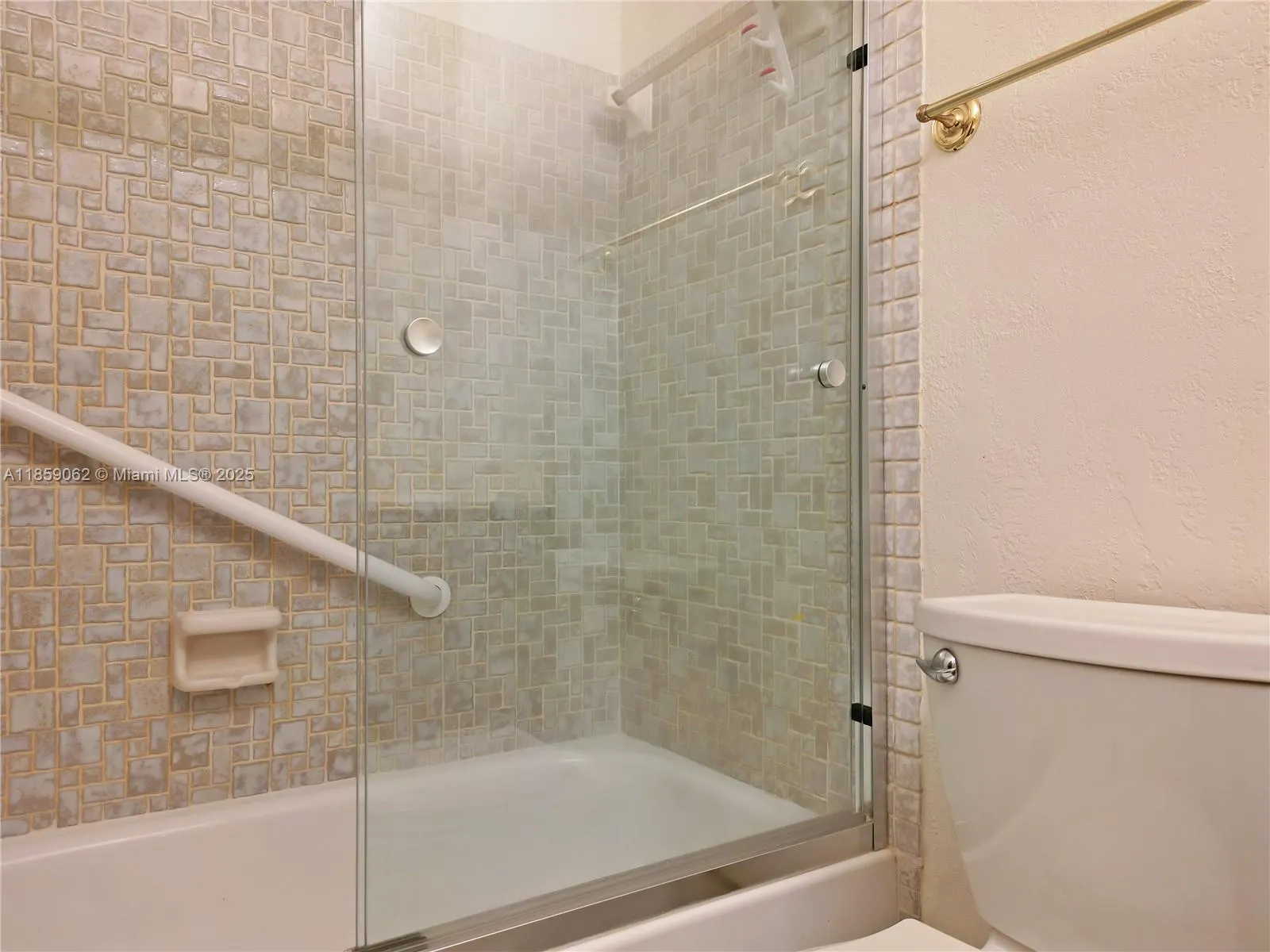 114 Essex Rd, #1-36