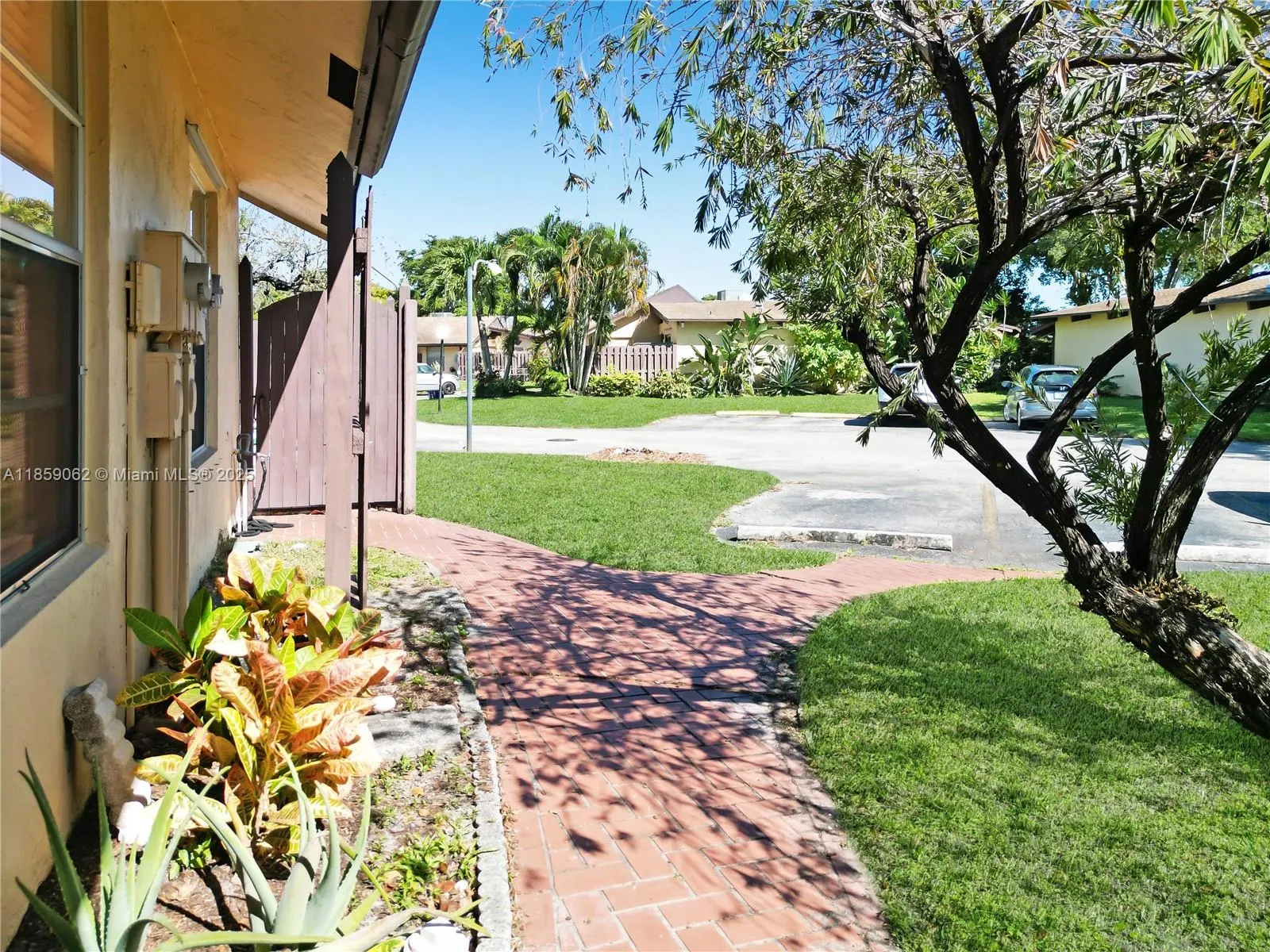 114 Essex Rd, #1-36