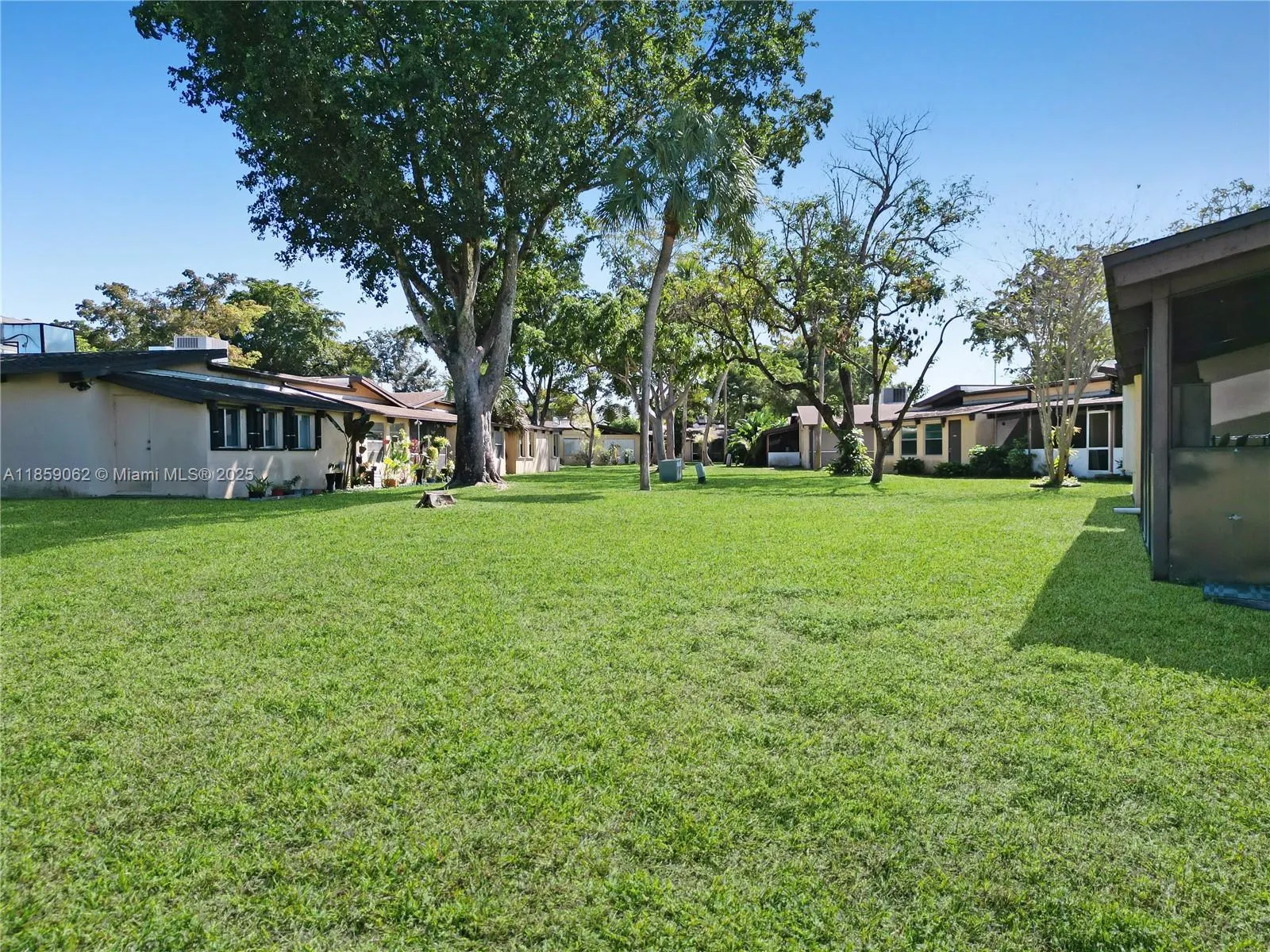 114 Essex Rd, #1-36