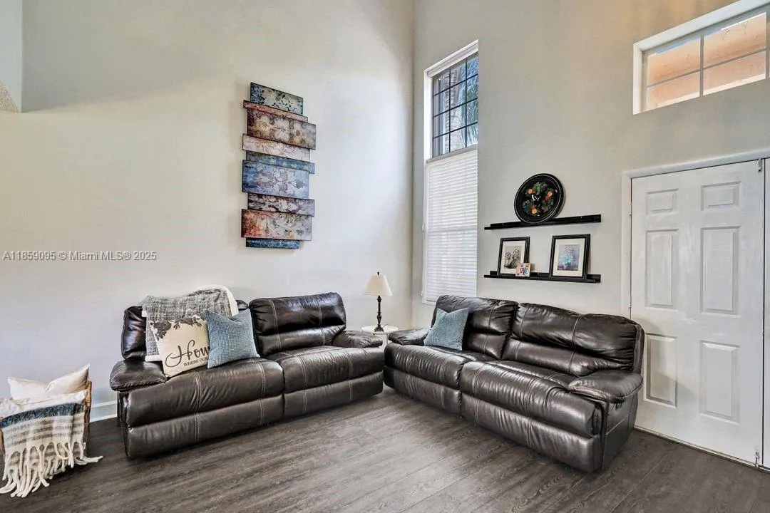 285 Bridgeton Way