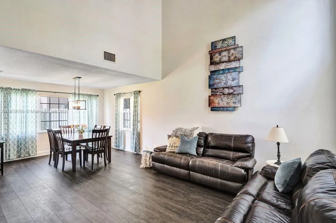 285 Bridgeton Way