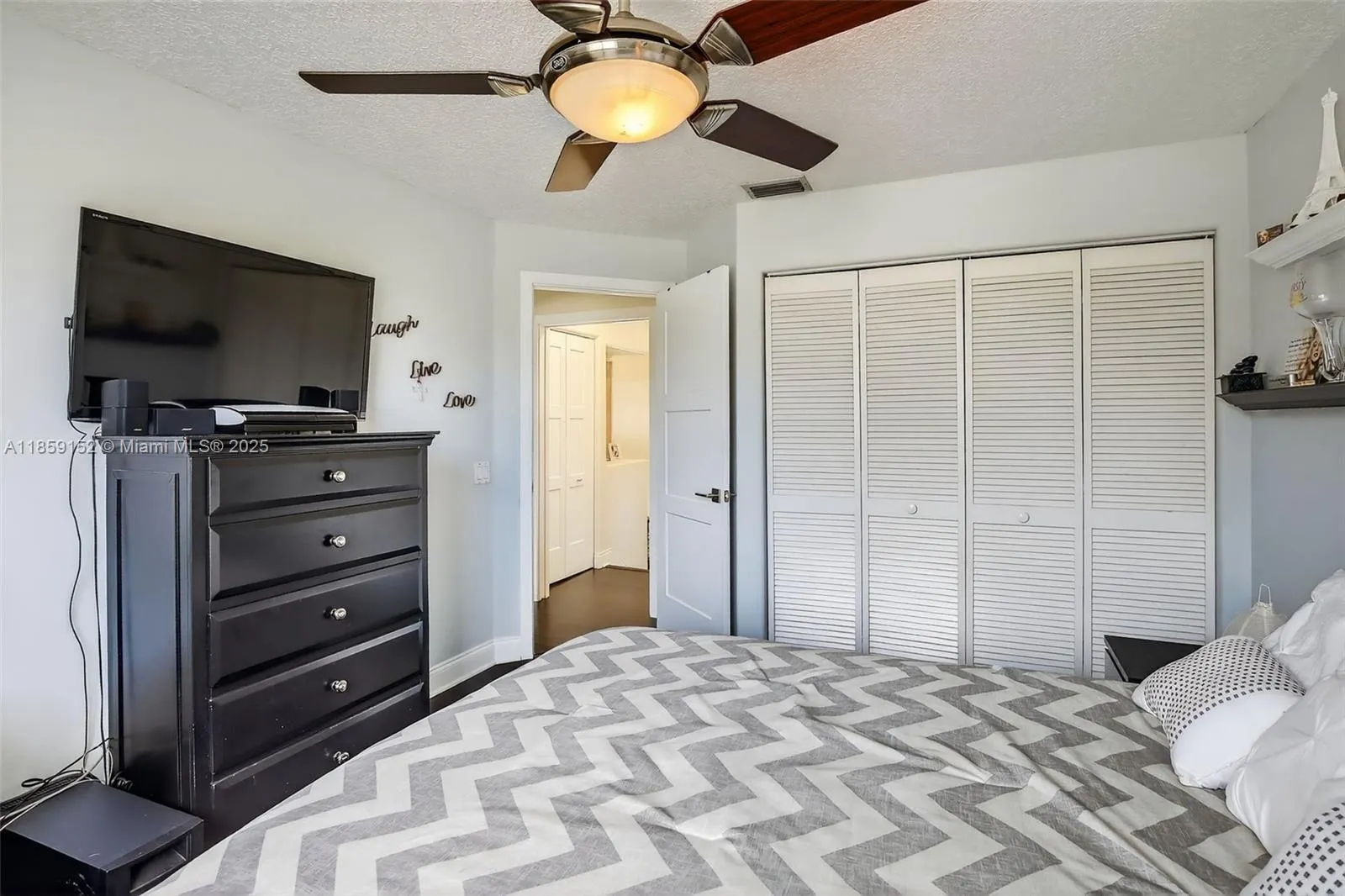 1154 Laguna Springs Dr