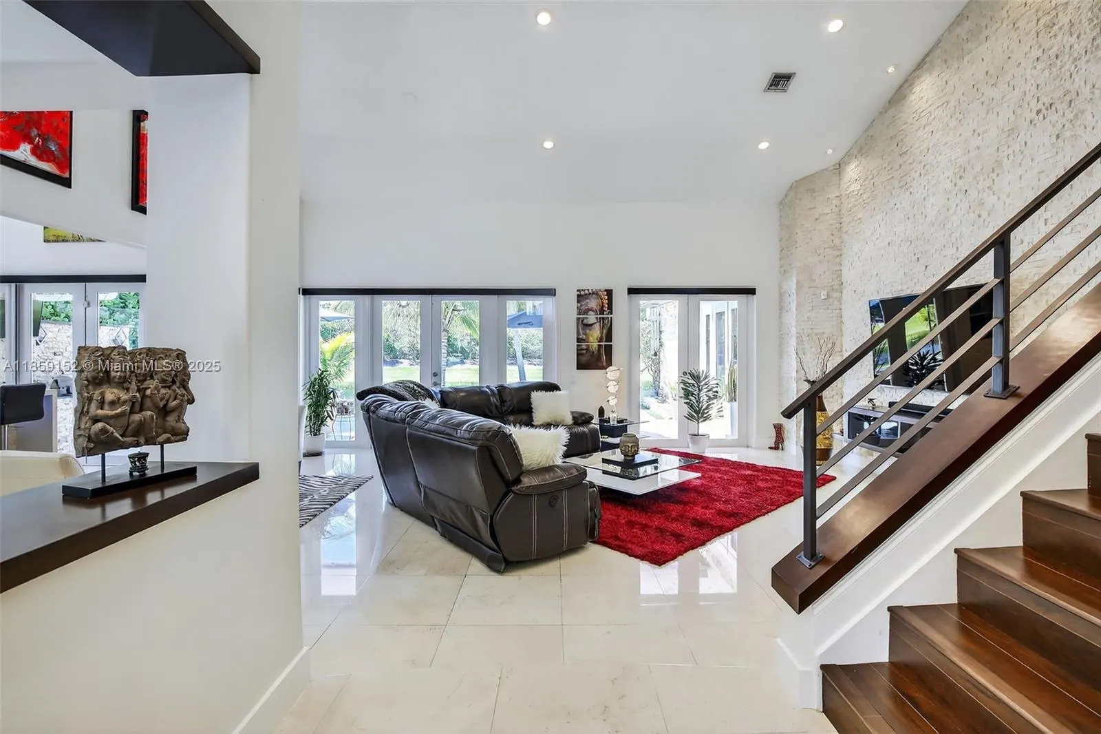 1154 Laguna Springs Dr