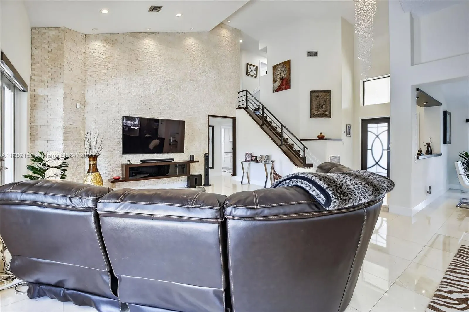 1154 Laguna Springs Dr