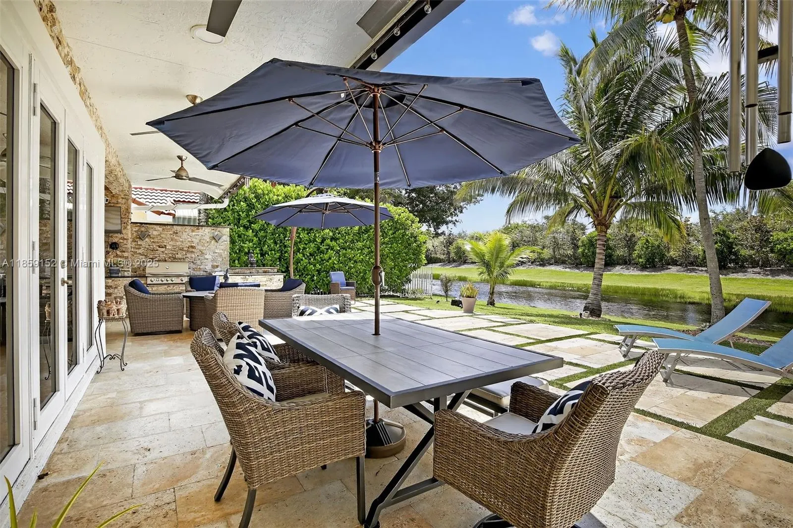 1154 Laguna Springs Dr