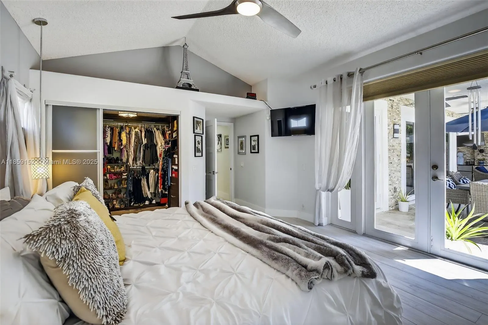 1154 Laguna Springs Dr