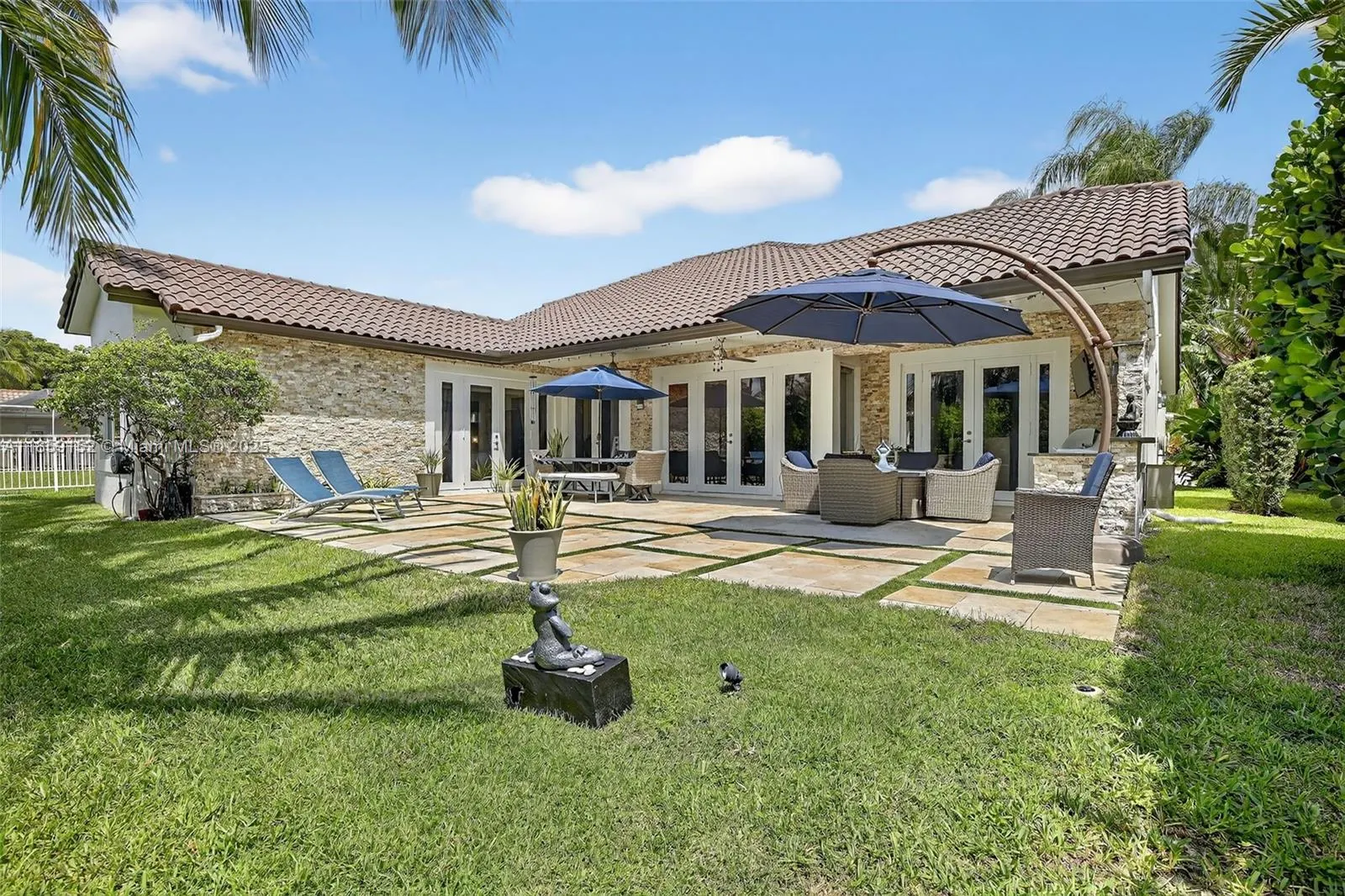 1154 Laguna Springs Dr