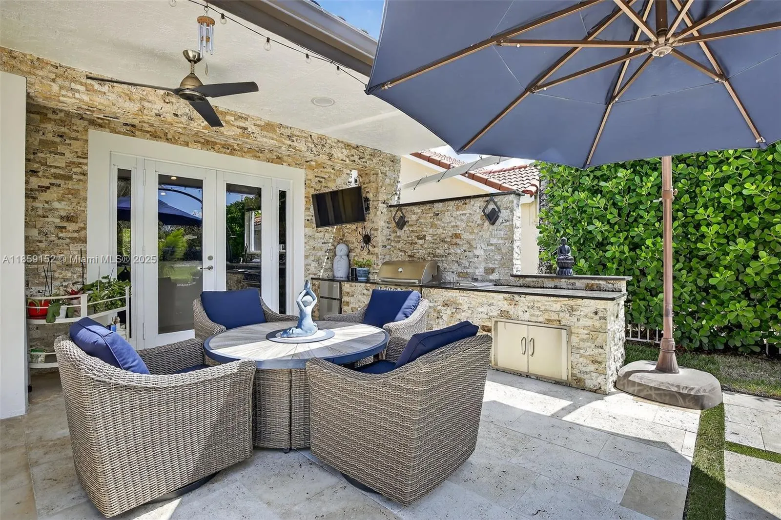 1154 Laguna Springs Dr