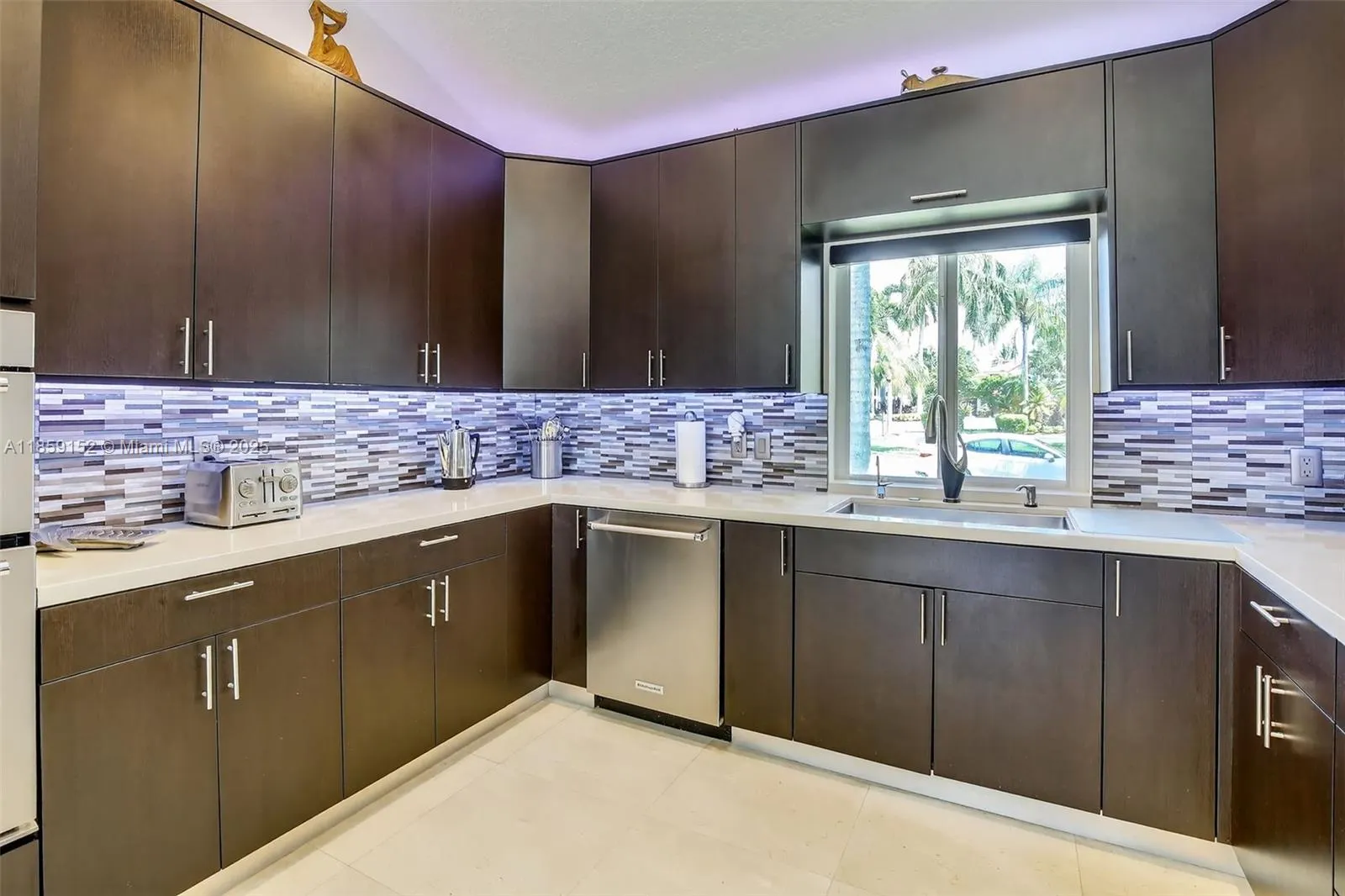 1154 Laguna Springs Dr