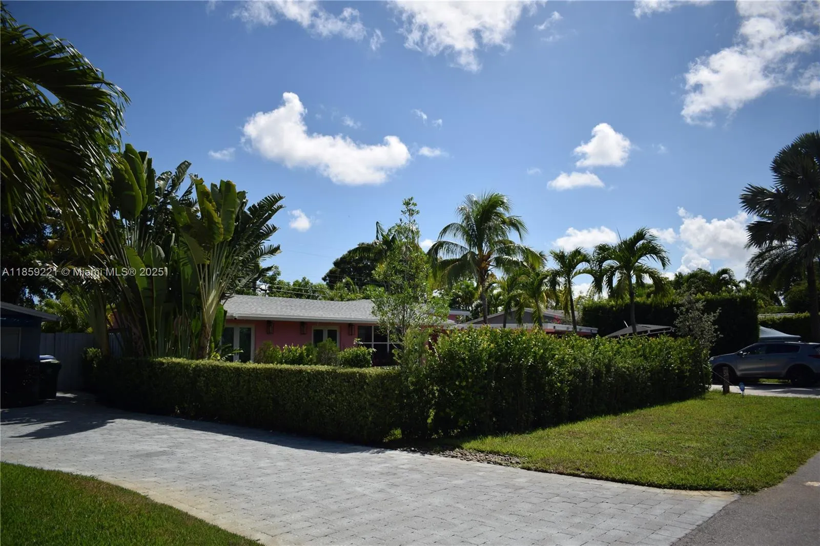 524 NE 27th Dr