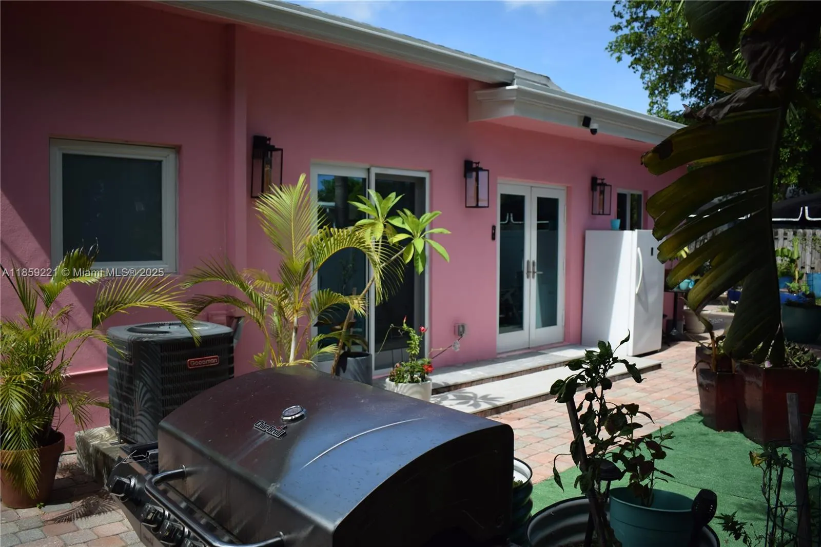 524 NE 27th Dr