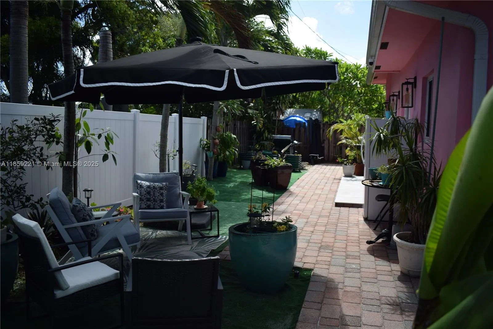 524 NE 27th Dr