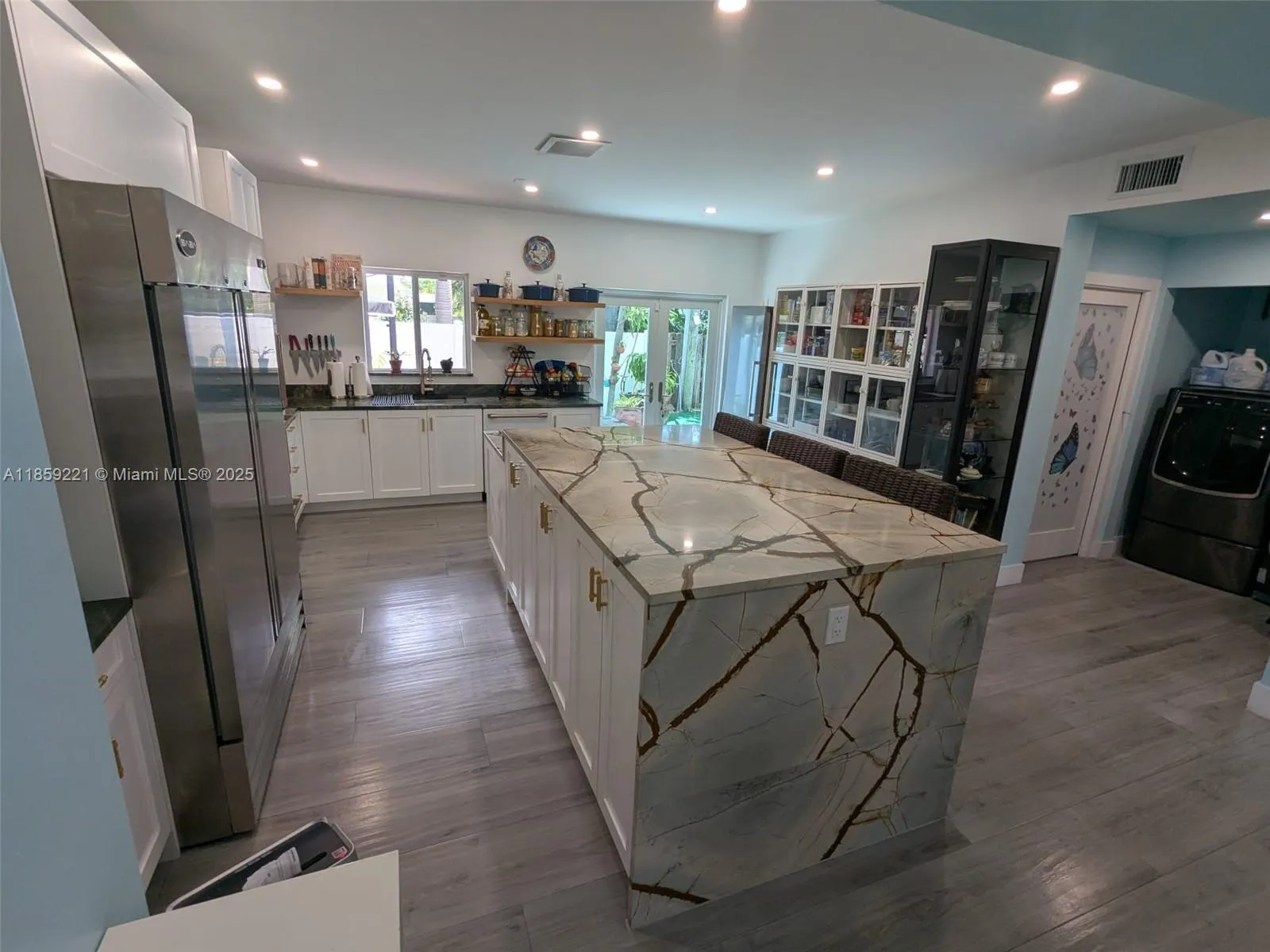 524 NE 27th Dr