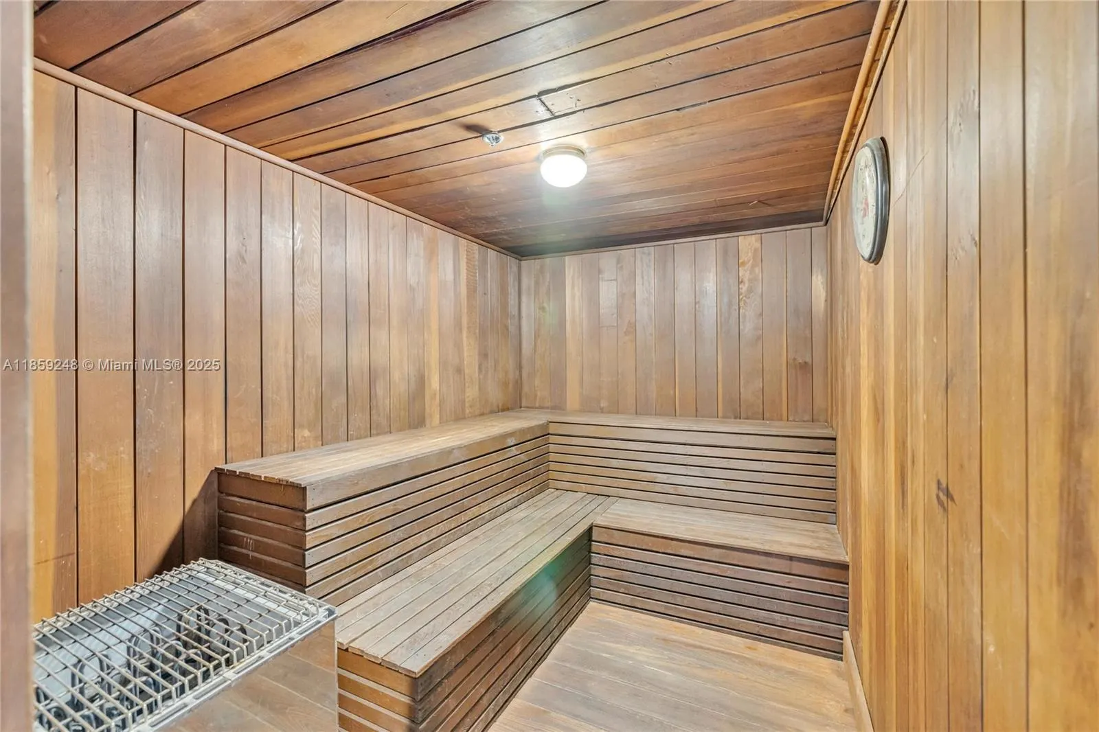 4301 Collins Ave, #907