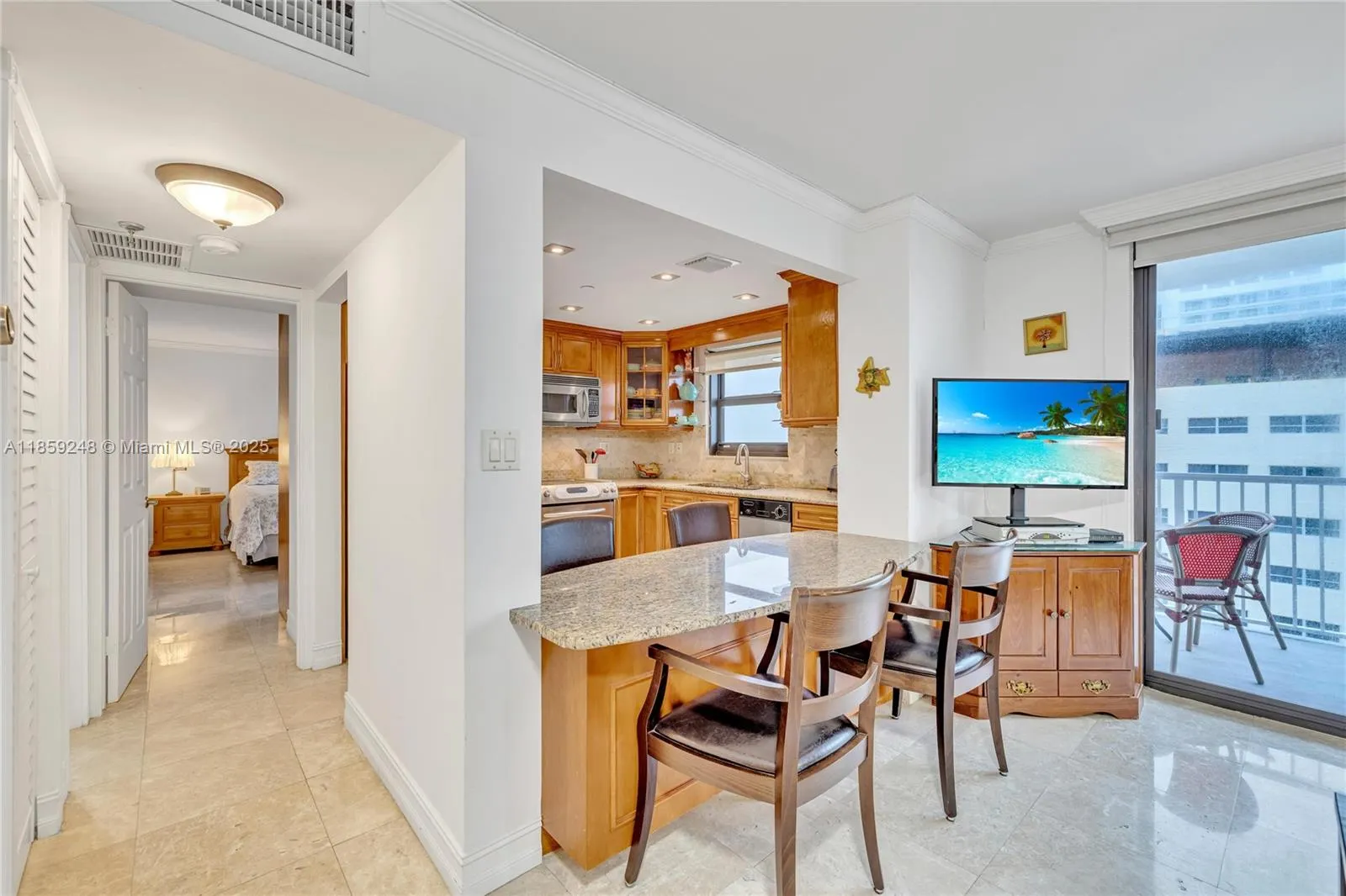 4301 Collins Ave, #907