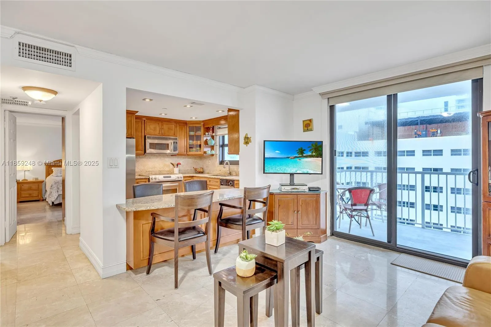 4301 Collins Ave, #907