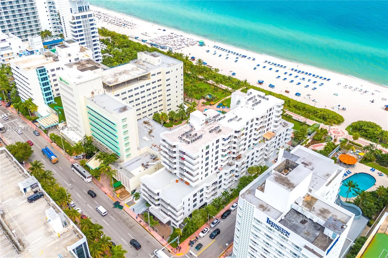 4301 Collins Ave, #907