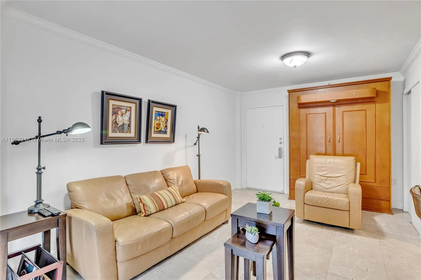 4301 Collins Ave, #907