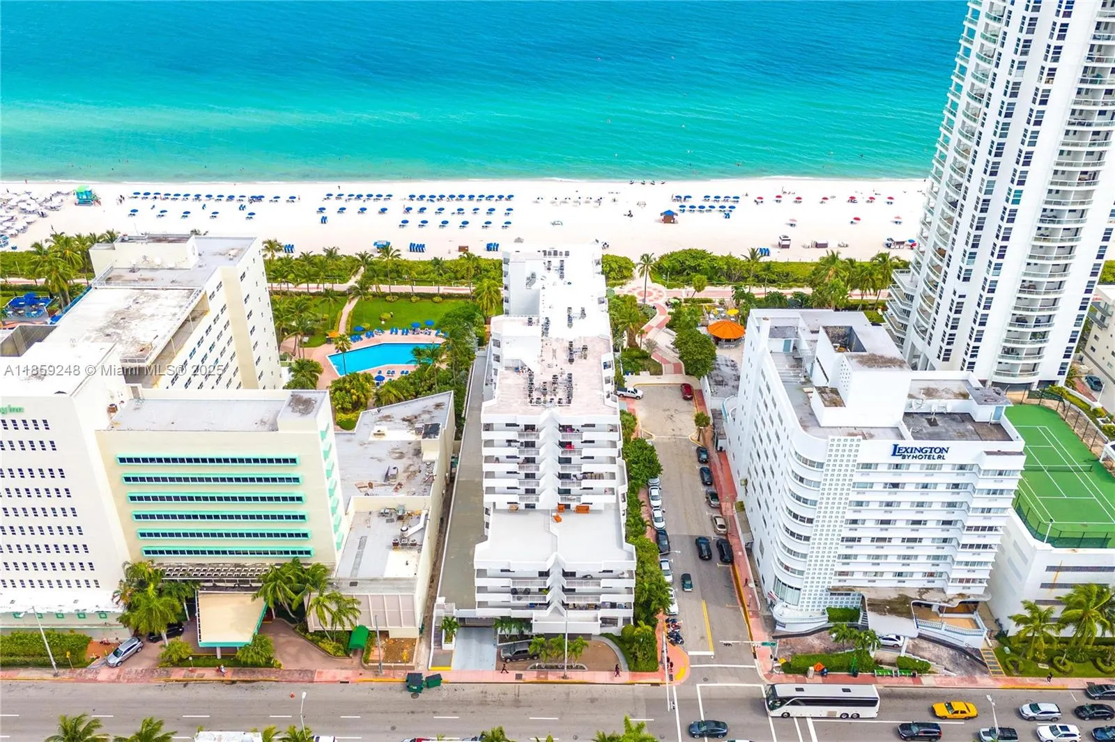 4301 Collins Ave, #907