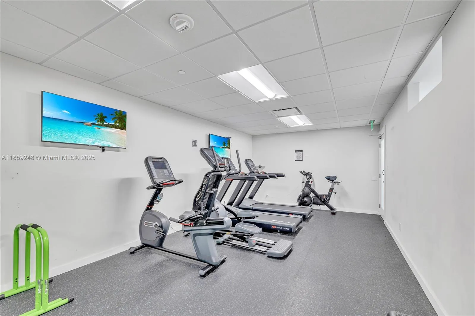 4301 Collins Ave, #907