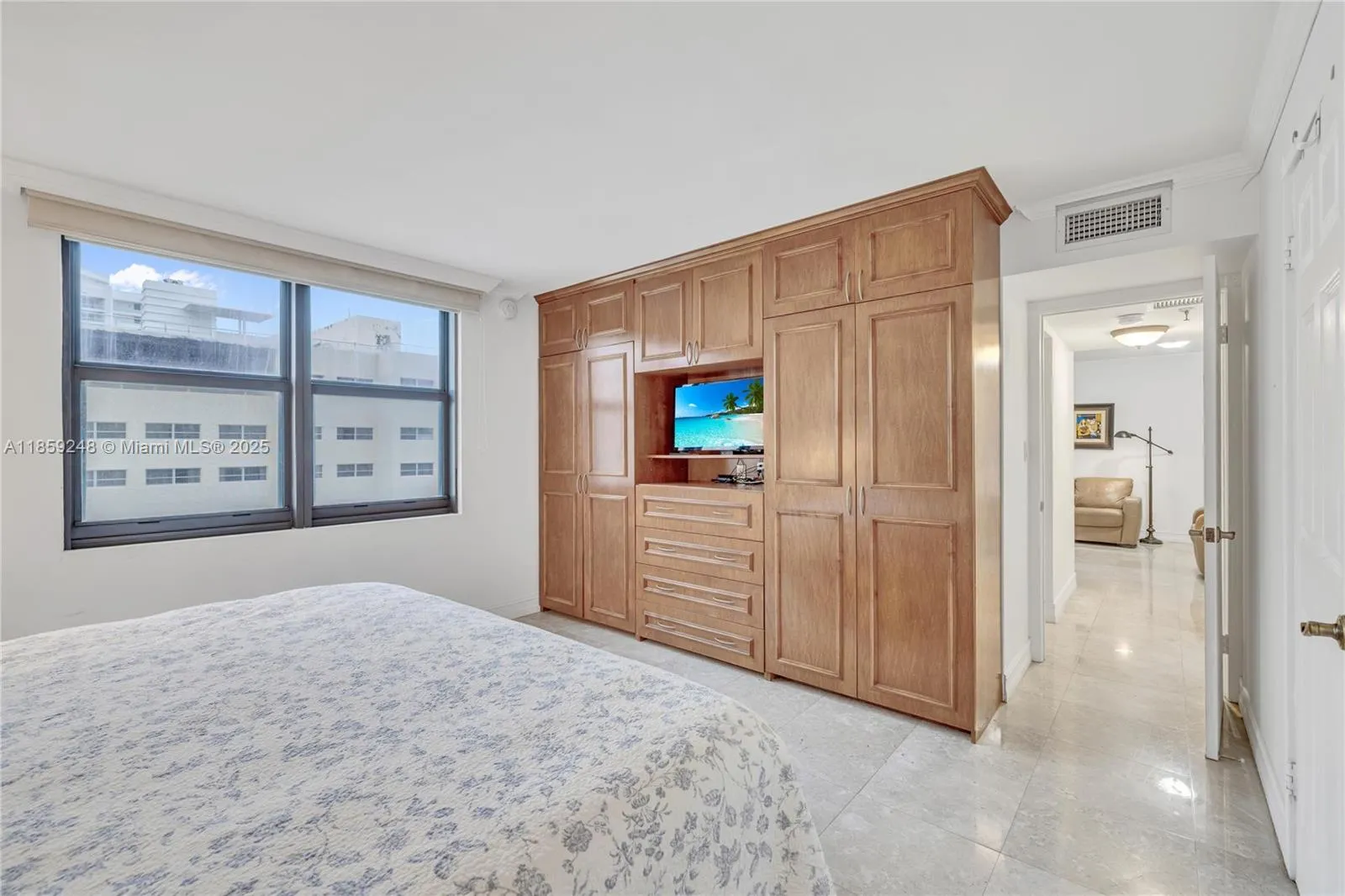 4301 Collins Ave, #907
