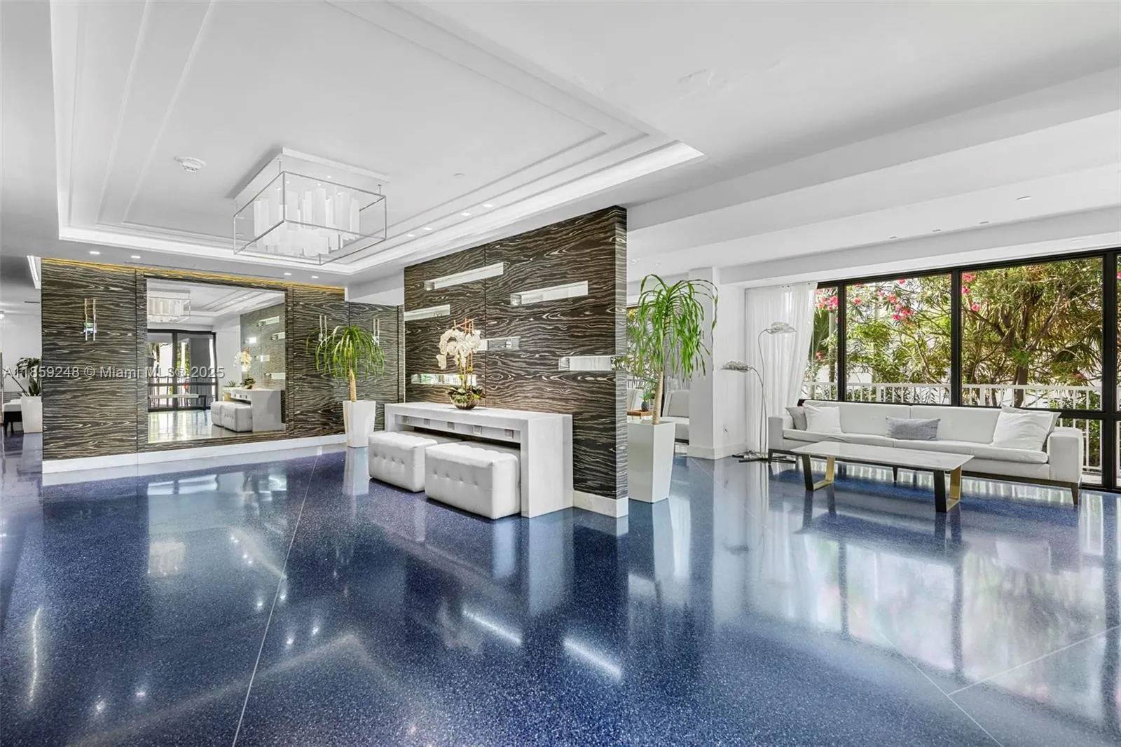 4301 Collins Ave, #907