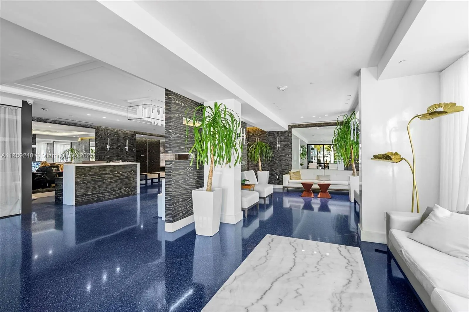 4301 Collins Ave, #907
