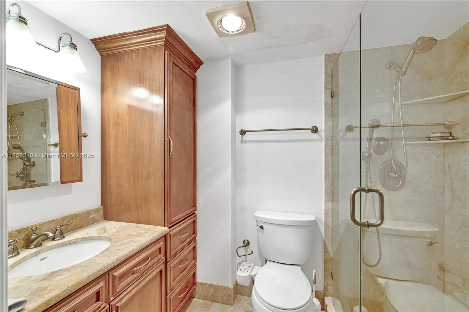 4301 Collins Ave, #907