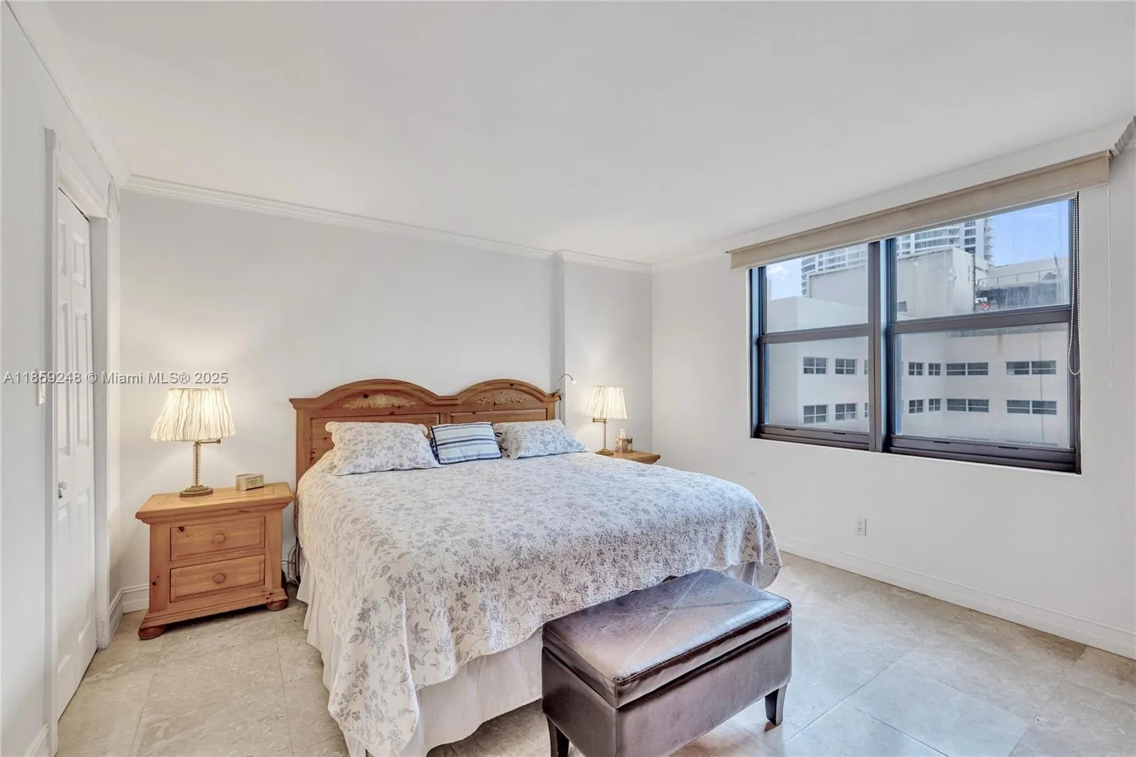 4301 Collins Ave, #907