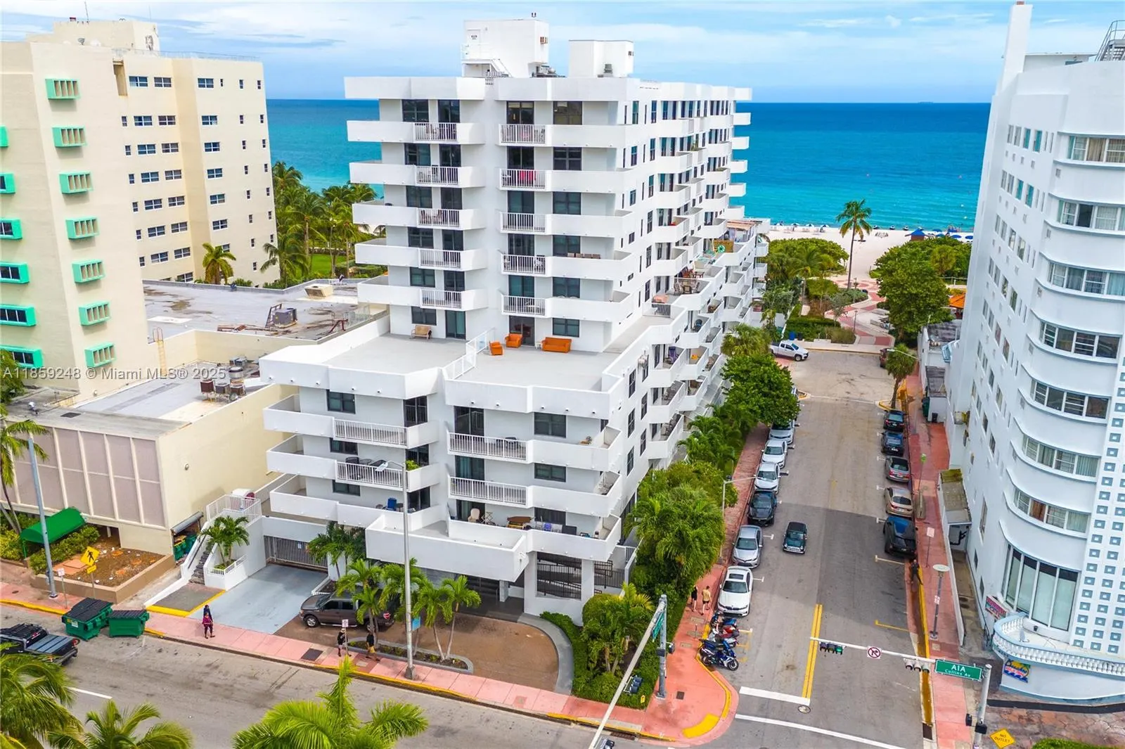 4301 Collins Ave, #907