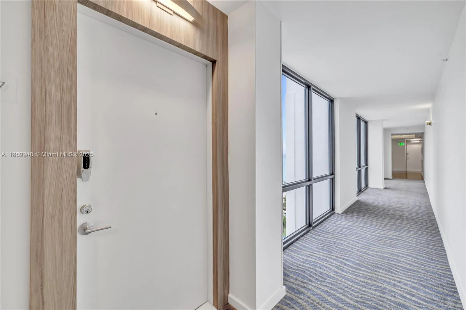 4301 Collins Ave, #907