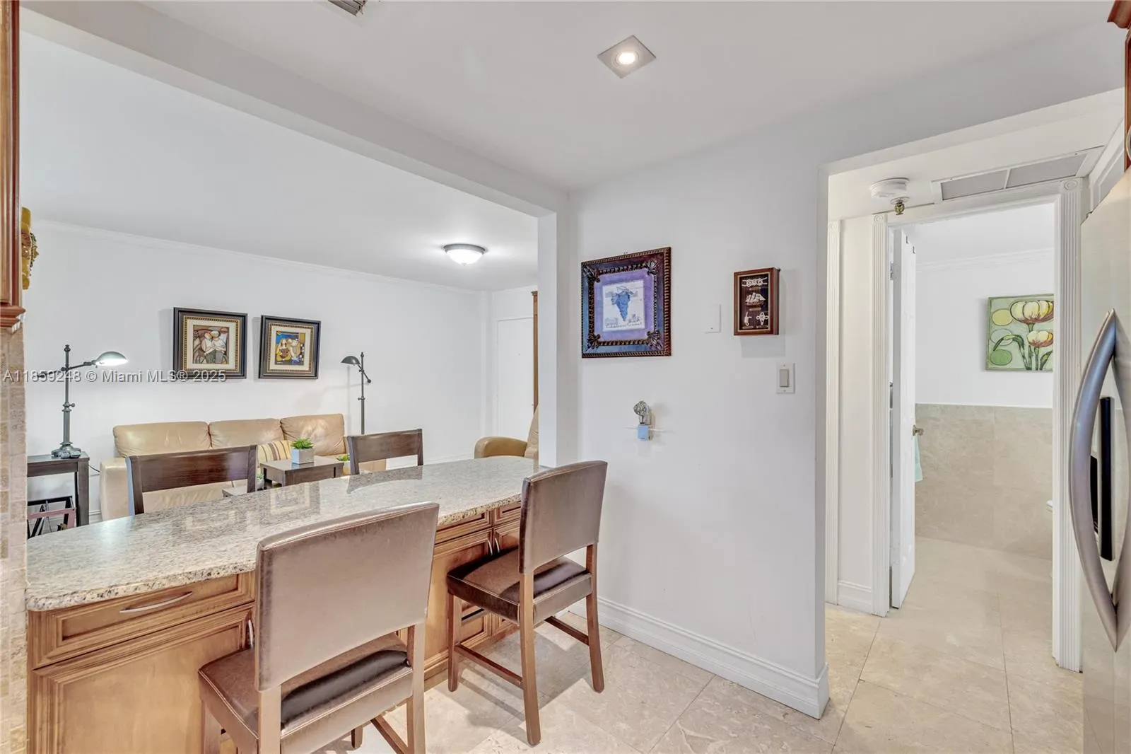 4301 Collins Ave, #907