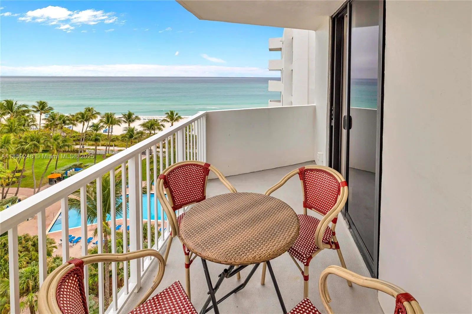 4301 Collins Ave, #907