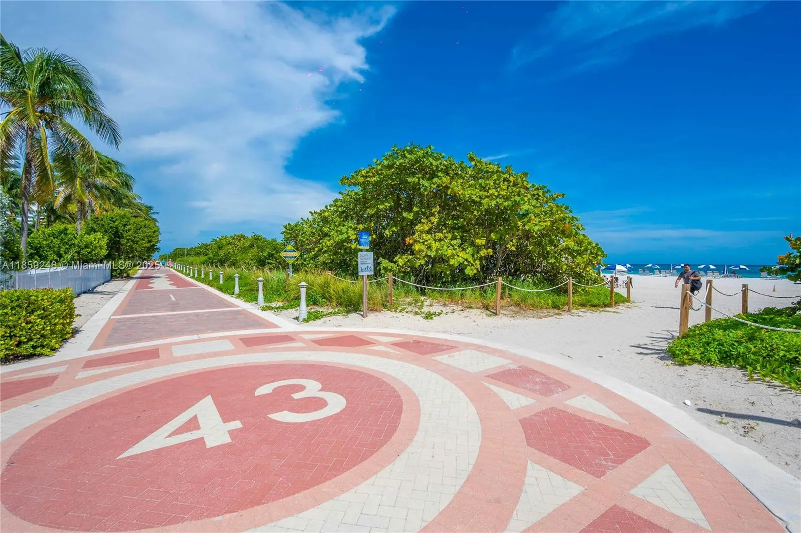 4301 Collins Ave, #907