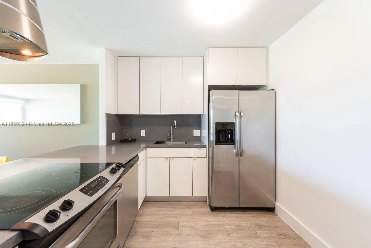 100 Bayview Dr, #210
