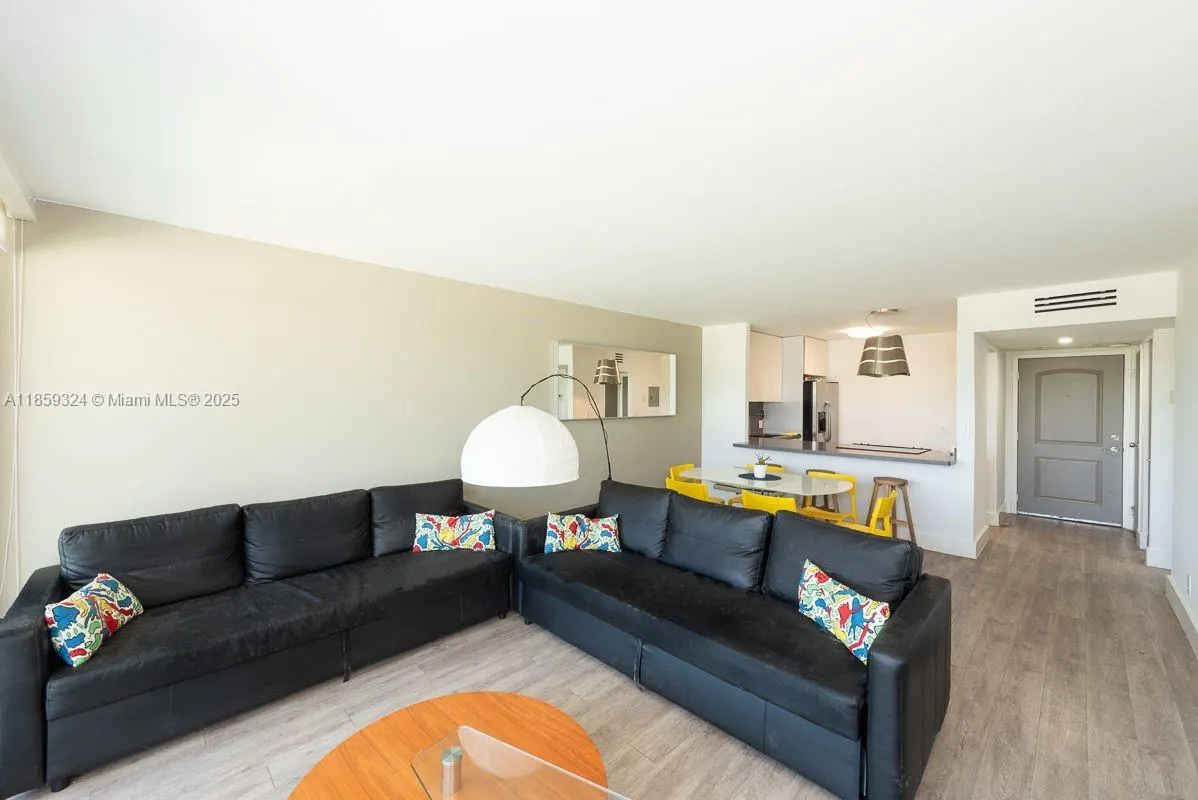 100 Bayview Dr, #210