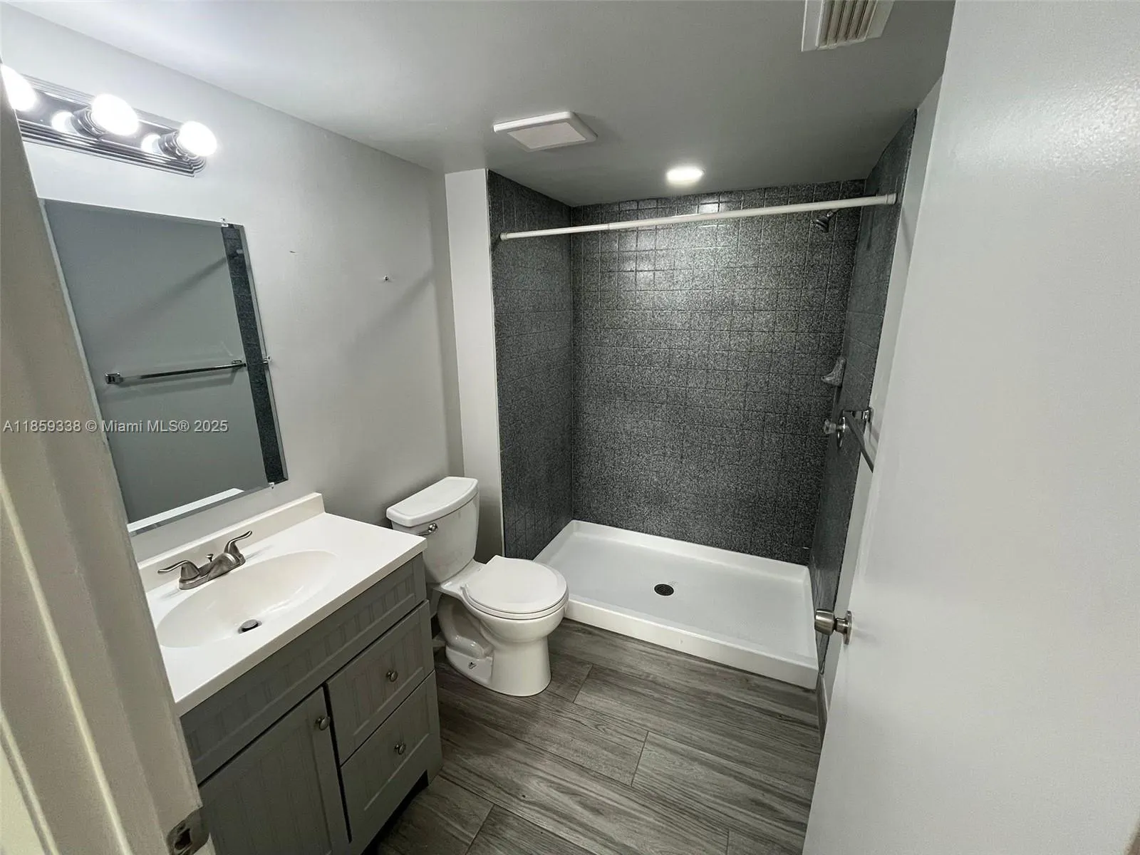 8821 Wiles Rd, #203